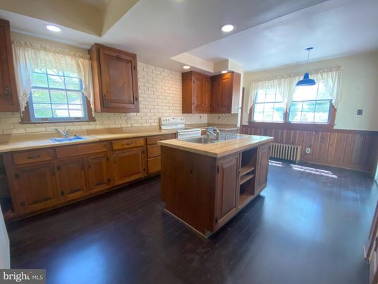 Interior, Kitchen, Pendant Lights, Recessed Lighting, Stone Walls, Wood Texture Flooring