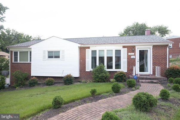 Exterior, Facade, Brick Facade, Ranch