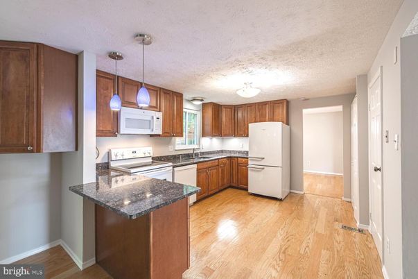 Interior, Kitchen, Pendant Lights, Wood Texture Flooring
