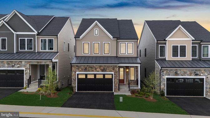 Attached, Exterior, Facade, Rowhouse