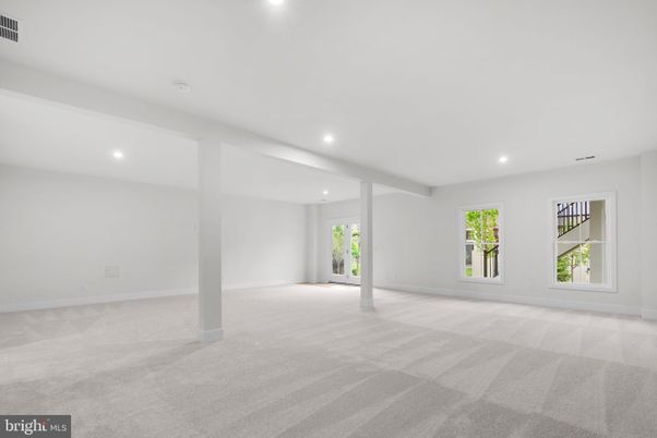 Empty room, Interior, Recessed Lighting