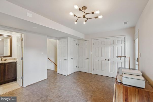 Empty room, Interior, Pendant Lights