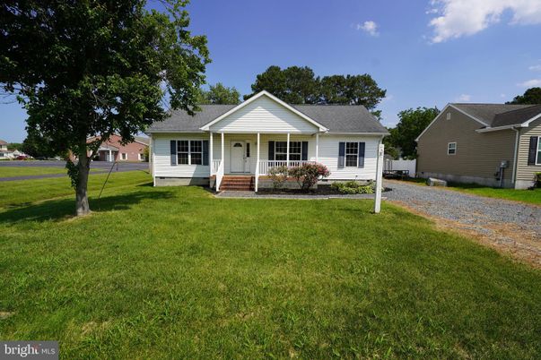 Backyard, Exterior, Facade, Ranch