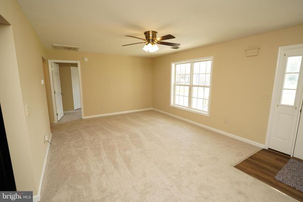 Empty room, Interior