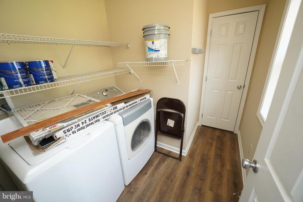 Interior, Washer, Wood Texture Flooring
