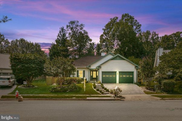 Attached, Exterior, Facade, Ranch