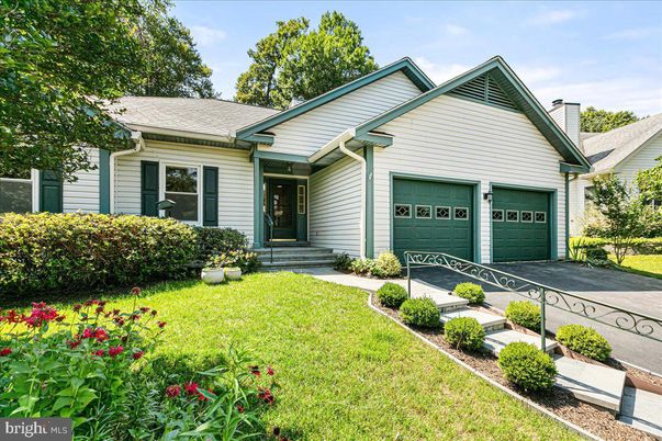 Attached, Exterior, Facade, Ranch