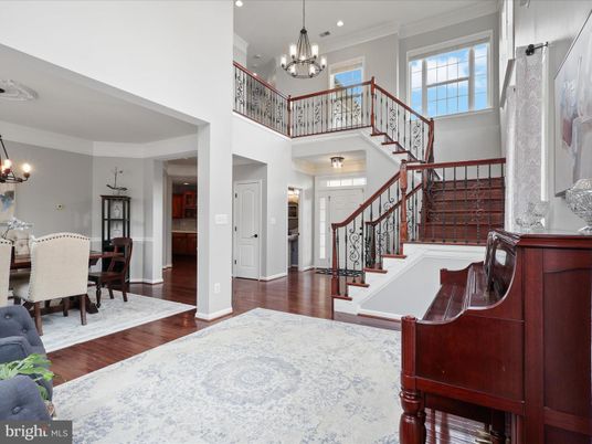 Chandelier, Dining room, Interior, Piano, Recessed Lighting, Wood Texture Flooring