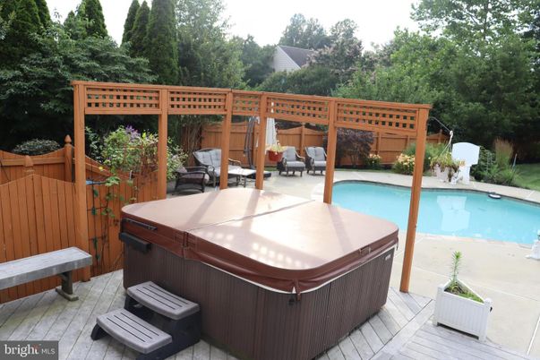 Exterior, Hot Tub, Pool