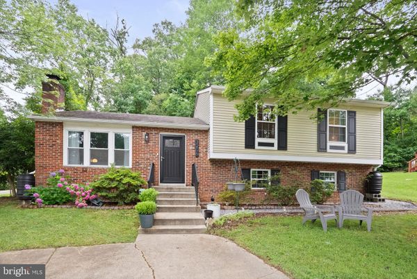 Exterior, Facade, Brick Facade, Split Level