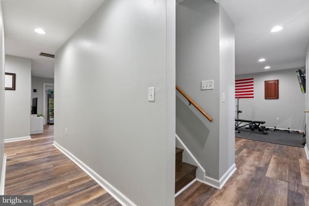 Fitness Equipment, Interior, Recessed Lighting, Wood Texture Flooring