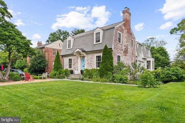 Backyard, Exterior, Facade, Brick Facade, French Provincial