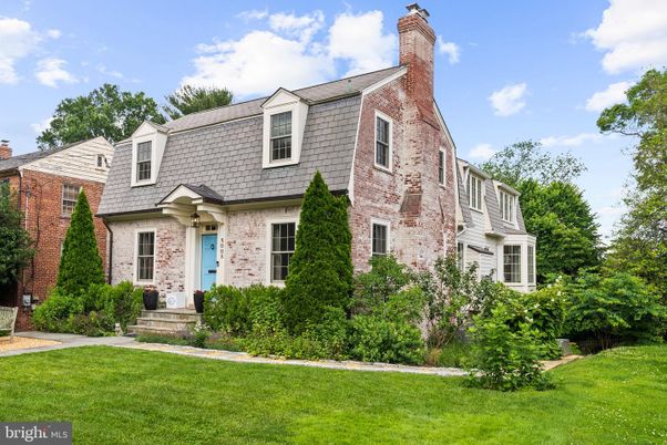 Exterior, Facade, Brick Facade, Cape Cod