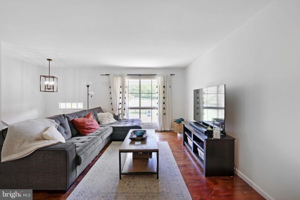Interior, Living room, Pendant Lights, Wood Texture Flooring