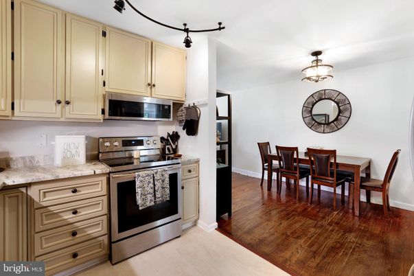 Dining room, Interior, Kitchen, Stainless Steel Appliances, Wood Texture Flooring