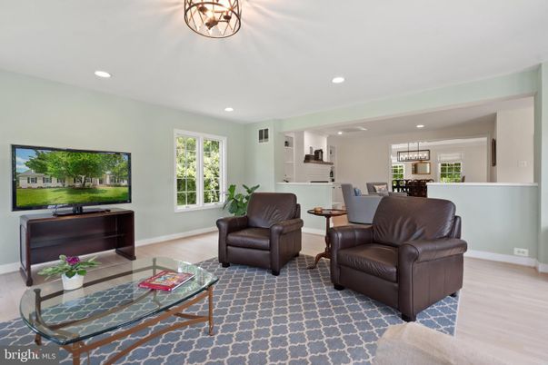 Dining room, Interior, Living room, Pendant Lights, Recessed Lighting, Wood Texture Flooring