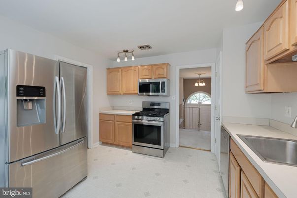 Interior, Kitchen, Pendant Lights, Stainless Steel Appliances