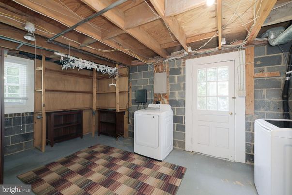 Interior, Washer, Wooden Beams, Wooden Ceilings
