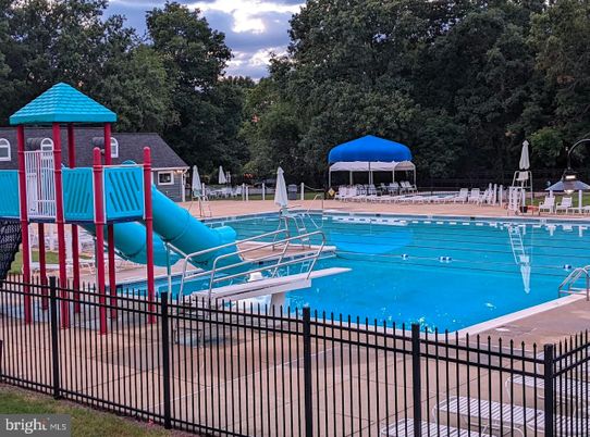 Exterior, Playground, Pool