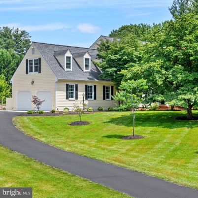 Attached, Exterior, Facade, Cape Cod