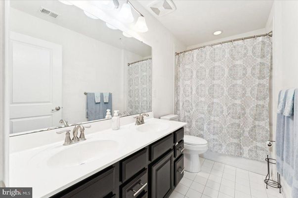Bathroom, Dual Sink Vanities, Interior, Recessed Lighting