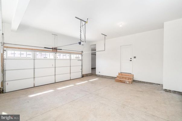 Garage, Interior