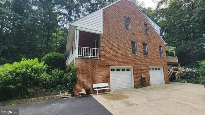 Attached, Exterior, Facade, Brick Facade, Rowhouse