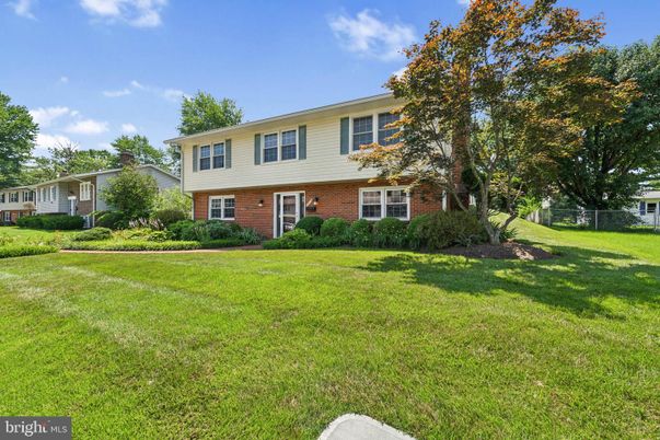 Backyard, Exterior, Facade, Brick Facade, Raised Ranch