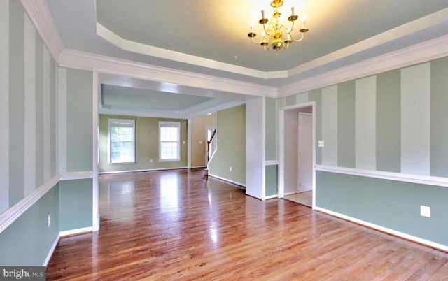 Chandelier, Empty room, Interior, Wood Texture Flooring