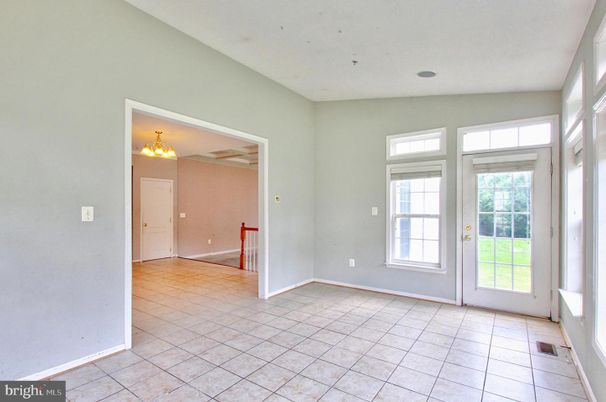 Chandelier, Empty room, Interior