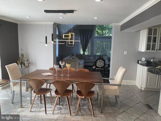 Dining room, Interior, Pendant Lights, Recessed Lighting