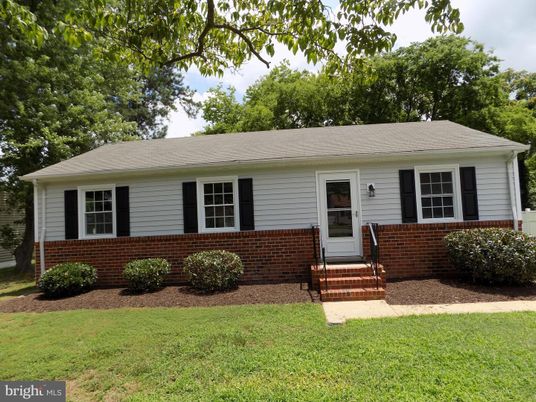 Exterior, Facade, Brick Facade, Cape Cod
