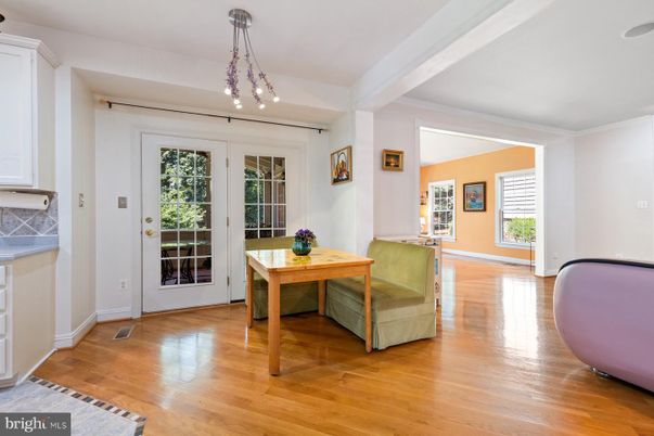 Interior, Pendant Lights, Wood Texture Flooring