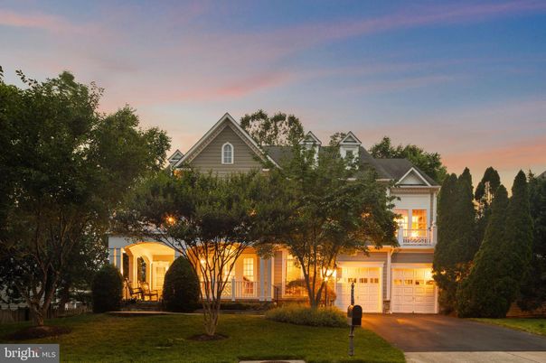 Attached, Exterior, Facade, Farmhouse