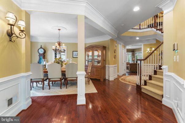 Chandelier, Dining room, Interior, Recessed Lighting, Wood Texture Flooring