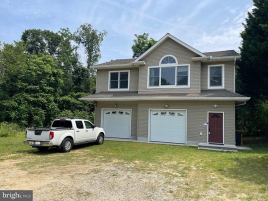 Attached, Exterior, Facade, Farmhouse