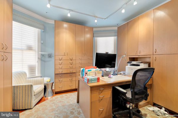 Home Office, Interior