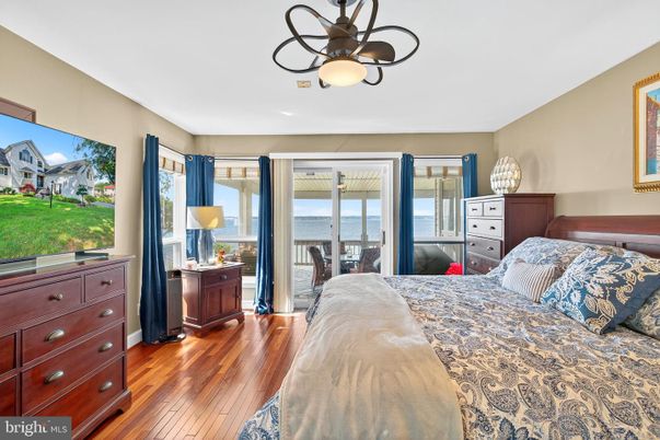 Bedroom, Interior, Water, Wood Texture Flooring