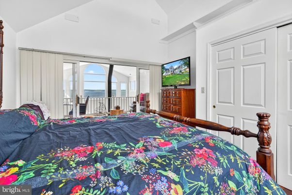 Bedroom, Interior, Water