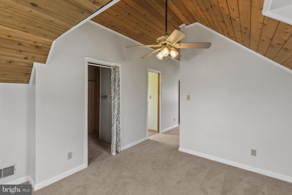 Empty room, Interior, Wooden Ceilings