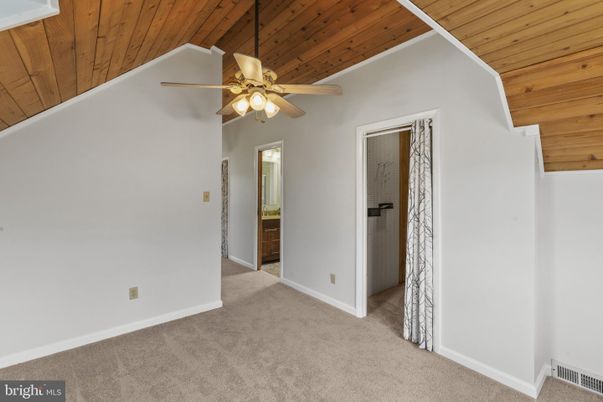 Empty room, Interior, Wooden Ceilings