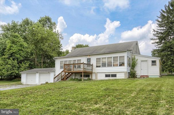 Backyard, Detached Garage, Exterior