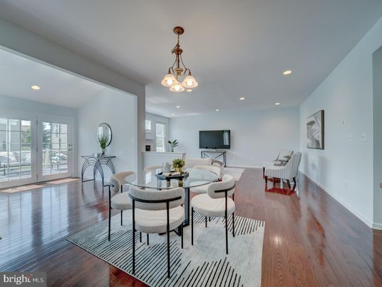Chandelier, Dining room, Interior, Living room, Recessed Lighting, Wood Texture Flooring