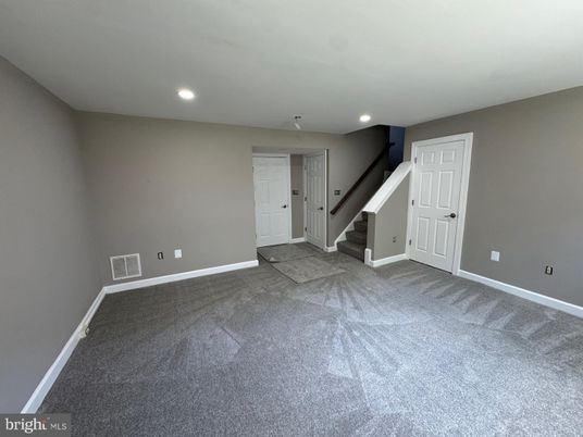 Empty room, Interior, Recessed Lighting