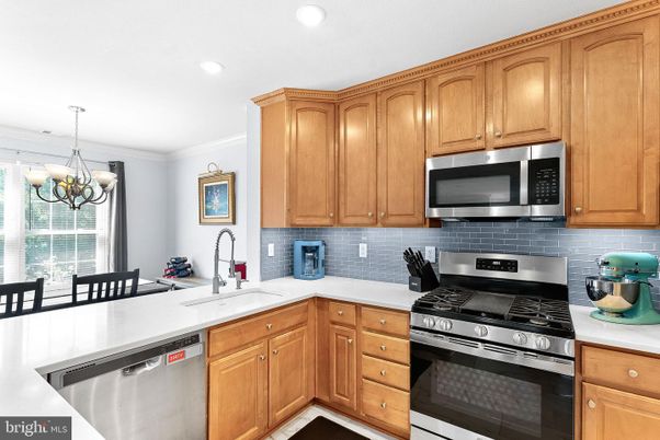 Chandelier, Dining room, Interior, Kitchen, Recessed Lighting, Stainless Steel Appliances