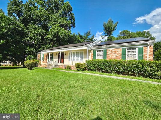 Backyard, Exterior, Facade, Brick Facade, Solar Panels, Ranch