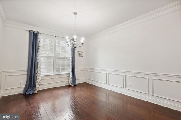 Chandelier, Empty room, Interior, Wood Texture Flooring