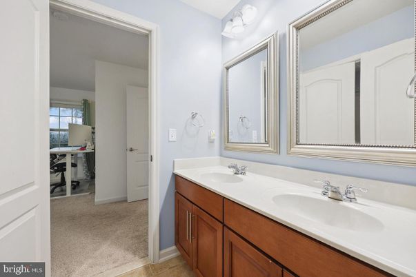 Bathroom, Dual Sink Vanities, Interior