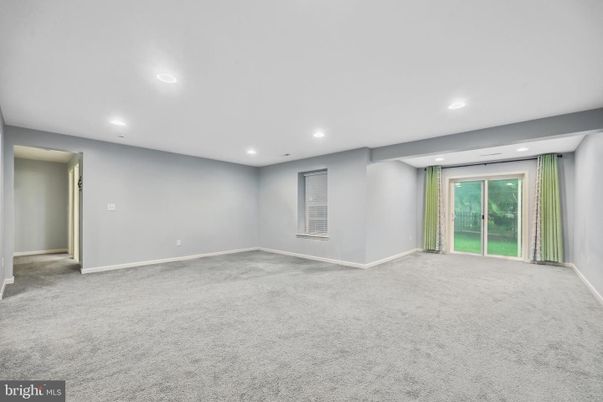 Empty room, Interior, Recessed Lighting