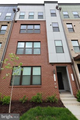 Exterior, Facade, Brick Facade, Rowhouse